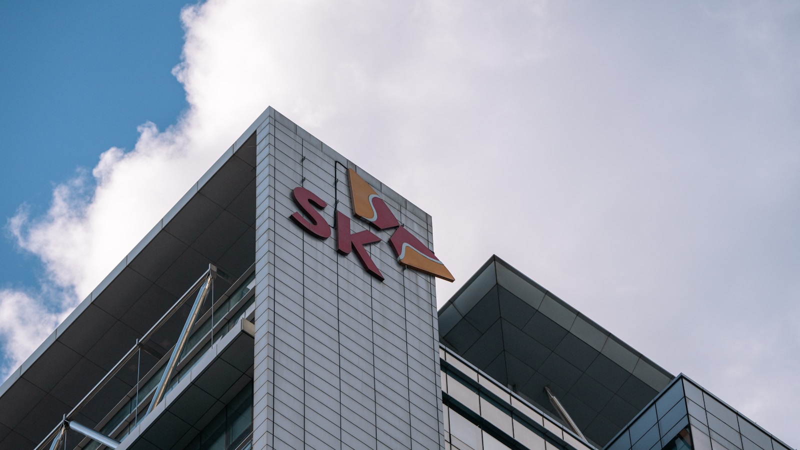A tall building with a sky background